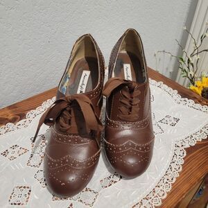 American Eagle Oxford Wing Tip Lace Up Brown Heeled Shoes  Women's Sz 7.5